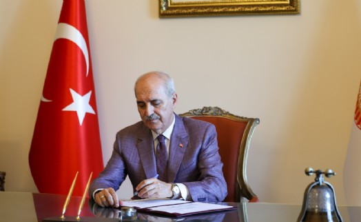 TBMM Başkanı Numan Kurtulmuş, 'çerçeve yasa' teklifini imzaladı
