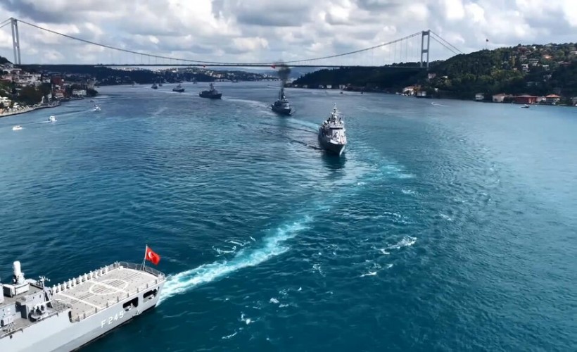 Türk Donanması'ndan İstanbul Boğazı'nda dünyaya gövde gösterisi