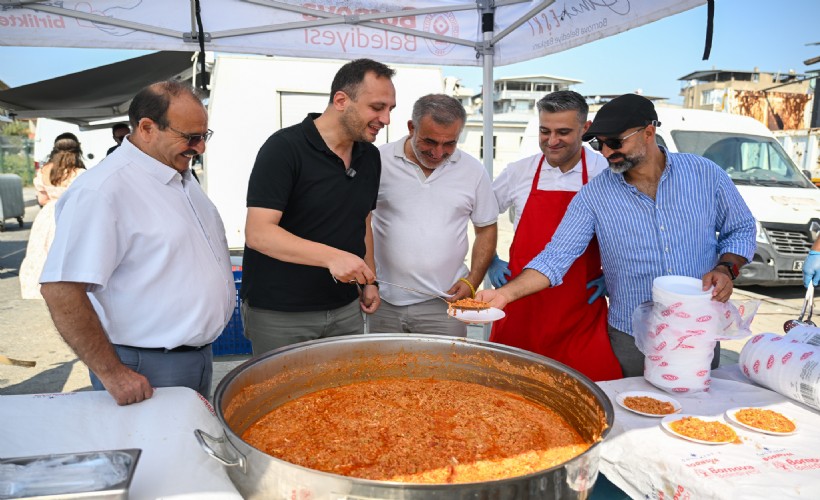 Bornova kent bostanında hasat zamanı... İlk ürünlerle menemen şenliği