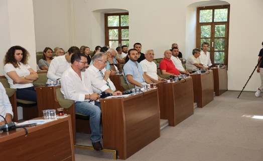 Urla'da yeni dönem: Çoğunluk 22 üyeyle YENİ Parti'ye geçti