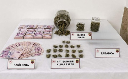 Uyuşturucu alışverişinde suçüstü: 2 şüpheli tutuklandı