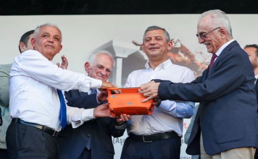 YENİ Parti lideri Özel, ilk temel atma törenini gerçekleştirdi: ‘Dönen dönsün ben dönmezem yolumdan'