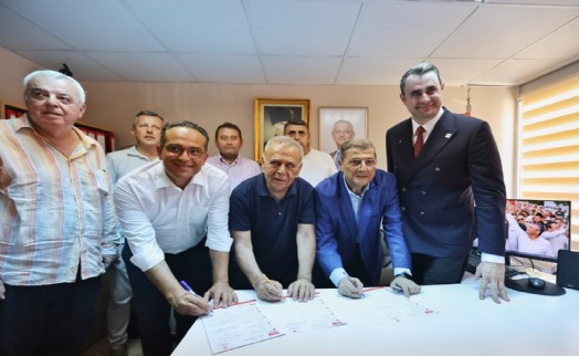 YENİ Parti’den İzmir’de gövde gösterisi: Kocaoğlu, Sındır ve Atila partiye katıldı