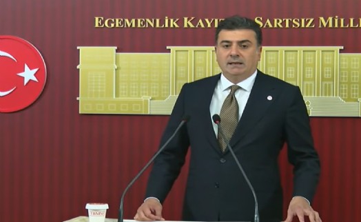 YENİ Partili Emre'den Menderes çıkışı: 'Bir anlaşma var aralarında' Gümrükçü'ye net yanıt