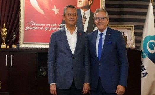 YENİ Partili belediye başkanı makam aracıyla kaza yaptı