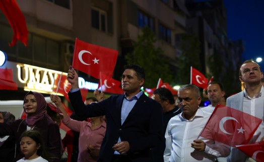 Zaferin 104. yılı Aliağa'da büyük coşkuyla kutlandı: Özcan Deniz'den unutulmaz final
