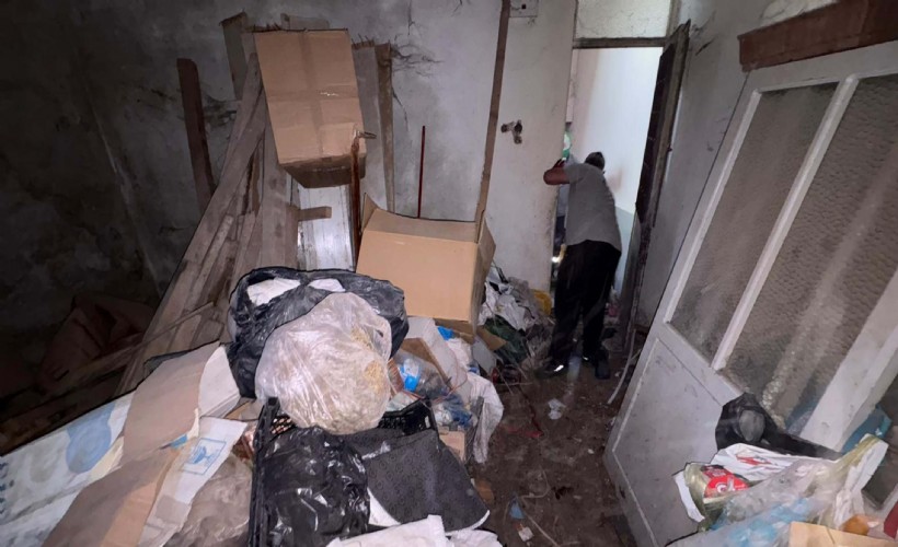 3 çöp ev belediye ekipleri tarafından 2 günde temizlendi