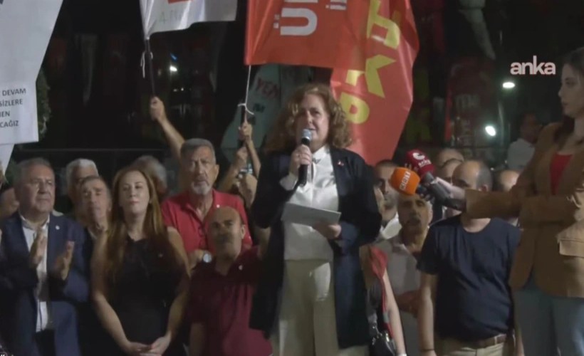 4 CHP'li AK Parti'ye geçti 3 üye de gözaltında: YENİ Parti'den Üsküdar seçimi öncesi yaşananlara tepki eylemi