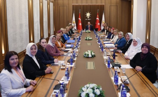 AK Parti'ye geçen Saniye Bora Fıçı'ya sosyal medyada büyük tepki!