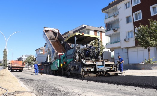 Aliağa ve Seferihisar'da yollar yenileniyor