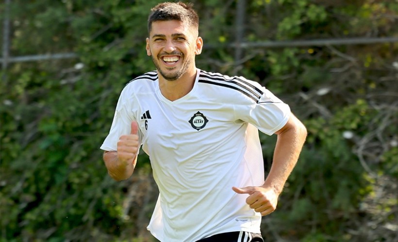 Altay'da Ceyhun Gülselam futbolu bıraktı