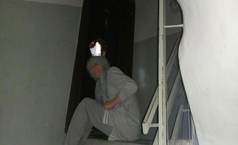 Apartmanda matkapla komşusunun çelik kapısını kıran kadına gözaltı