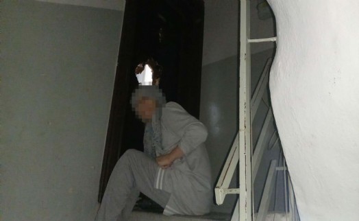 Apartmanda matkapla komşusunun çelik kapısını kıran kadına gözaltı