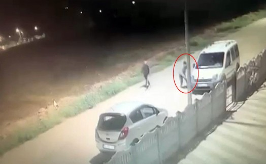 Araçların lastiklerini bıçakla kesti; o anlar kamerada
