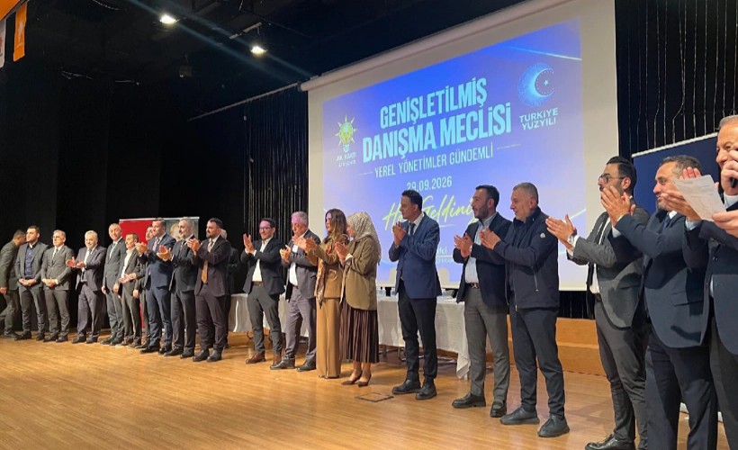 Ataşehir'de 6 CHP'li AK Parti'ye katıldı: Biri İBB Meclis Üyesi