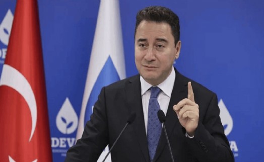 Babacan'dan Davutoğlu'na soruşturma tepkisi: 'Demokratik siyasetin alanına açık müdahale'