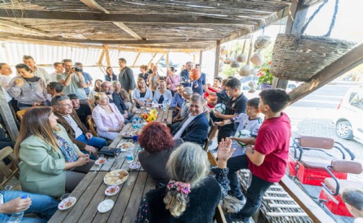 Bağımsız Tugay'dan Tepeboz'da balıkçıya destek, çocuklara saha sözü