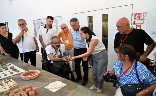 Bornova'da engelleri kaldıran kültür yolculuğu