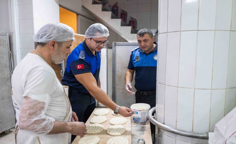 Bornova’da gece yarısı zabıta operasyonu
