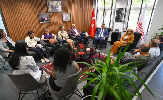 Bornova'da yaşlılara 'sağlık destek kart' avantajı