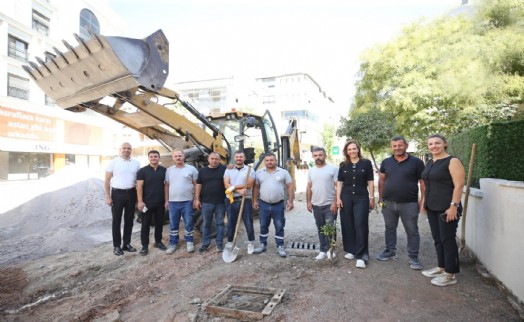 Bostanlı Cemal Bülbül Sokak'ta dönüşüm sürüyor: Başkan Ünsal'dan saha mesaisi