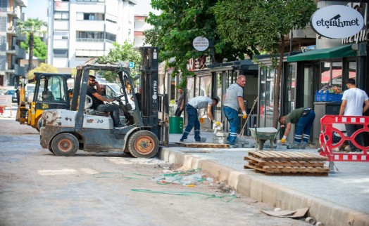 Bostanlı'da Cemal Bülbül Sokak'ta yenileme çalışması başlatıldı