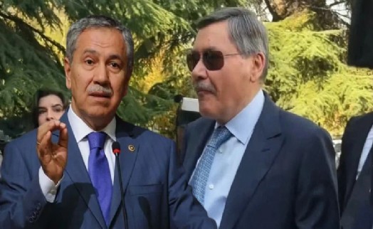 Bülent Arınç Melih Gökçek'i topa tuttu: Ağzında sakızla cak cak...