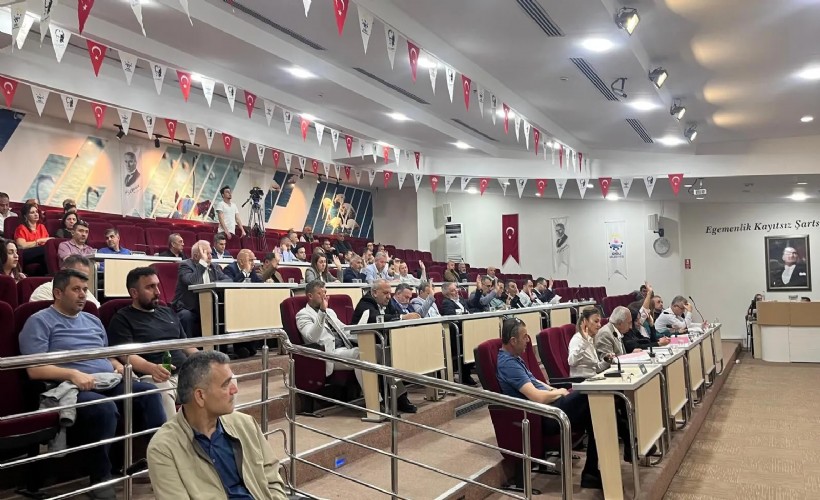 Çiğli Belediye Meclisi’nin YENİ Parti, CHP ve Bağımsız Meclis Üyelerinden ‘AK Parti’ iddialarına yönelik ortak açıklama: Geçmek gibi bir düşüncemiz, kararımız veya girişimimiz yok