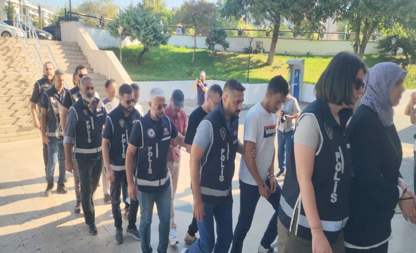 Datça'da teknede yakalanan 9 FETÖ şüphelisi ve kaptan adliyeye sevk edildi