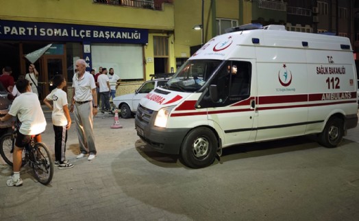 Manisa'da freni tutmayan araç AK Parti binasına girdi