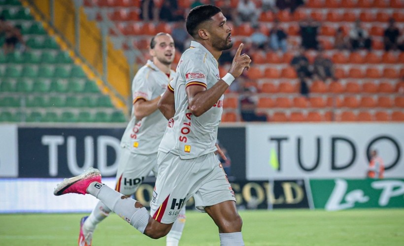 Göztepe savunmada başka hücumda başka