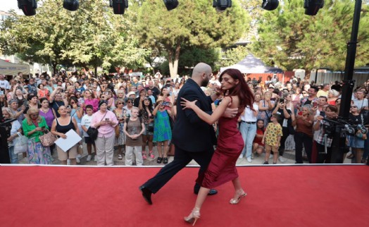 Güzelyalı'da nostalji rüzgarı esti: 80'ler 90'lar Şenliği unutulmaz anlara sahne oldu