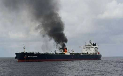 Suudi Arabistan petrol boru hatlarını kapattı: Husiler Kızıldeniz'de zafer ilan etti