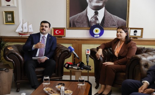 İnan'dan Özgür Özel'e: Daha dün ‘Saniye Hanım'ın belediyeciliğine sonuna kadar kefilim' diye bağıran bizzat sizdiniz