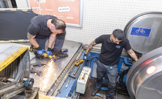 İzmir Metro'da 18 saatlik güvenlik mesaisi: Yüzlerce ekipman tek tek kontrol ediliyor