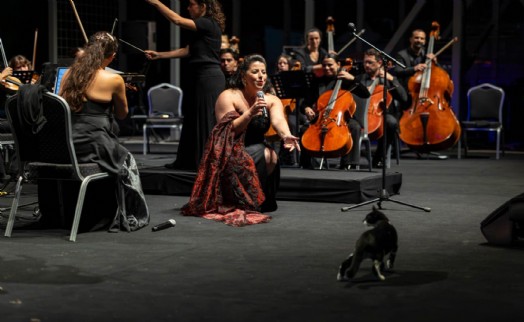 İzmir Oda Orkestrası yeni sezonu Zeytin Sahne’de açtı