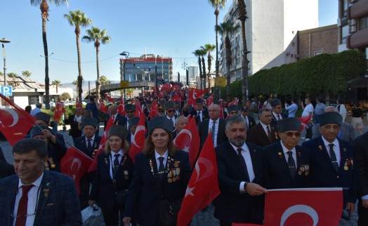İzmir'de Gaziler için anlamlı yürüyüş