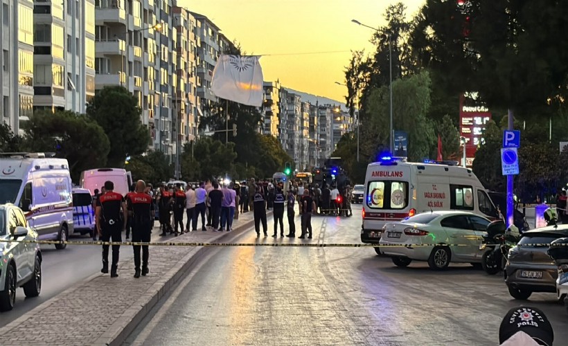 İzmir'de bankada 5 kişiyi rehin alan şüpheli, ikna edilip gözaltına alındı