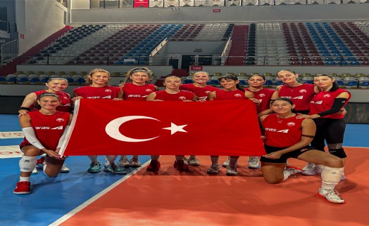 İzmir'de filede devler geçidi