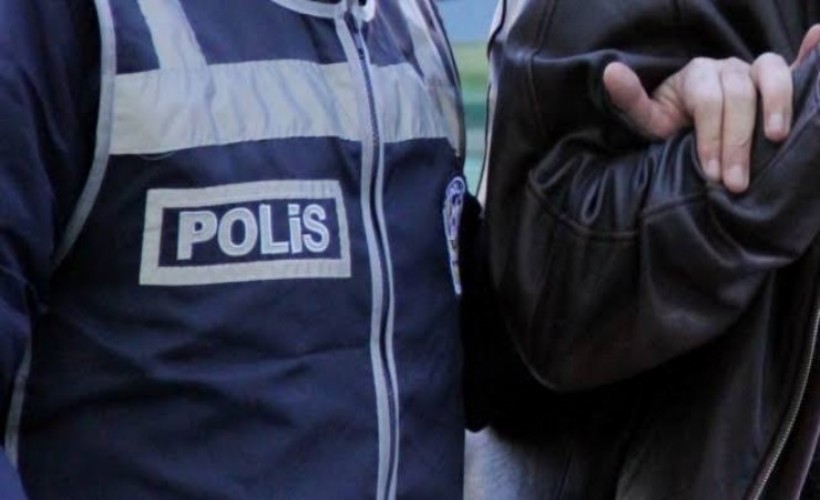 İzmir’de sahte vatandaşlık operasyonu: 3 şüpheli gözaltında