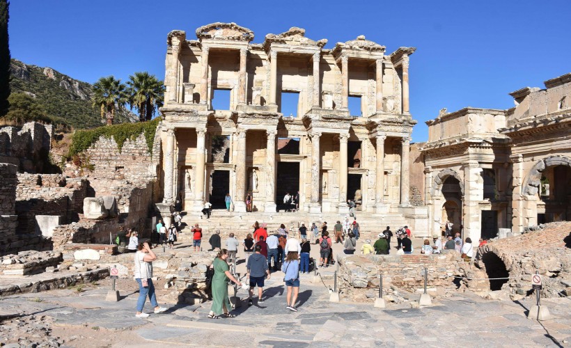İzmir’e yılın ilk yedi ayında 841 bin yabancı turist geldi