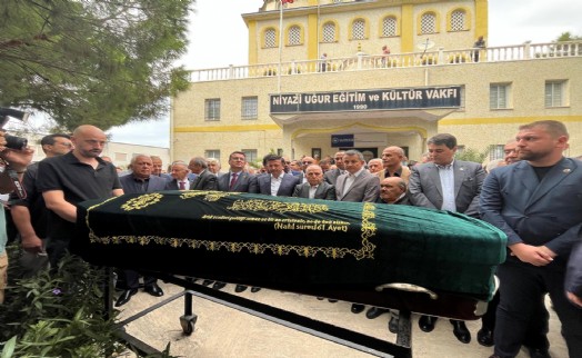 İzmir’in eski başkanı Burhan Özfatura son yolculuğuna uğurlandı
