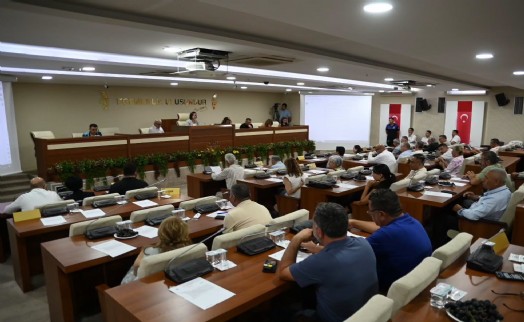 Karabağlar Meclisi’nde AK Partili Eroğlu’ndan sert çıkış: ‘Yazık günah değil mi paraya?’