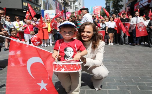 Karşıyaka'da 9 Eylül coşkusu sokaklara taşacak: Bayrağını al gel!