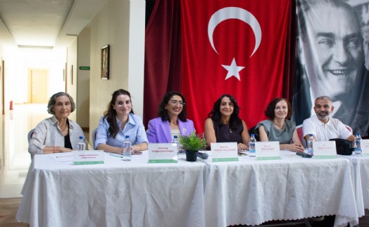 Karşıyaka'da Alzheimer farkındalığı için uzmanlar buluştu