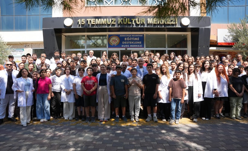 Kemalpaşa’da eğitime tam destek: 400 öğrenciye ücretsiz sınav desteği
