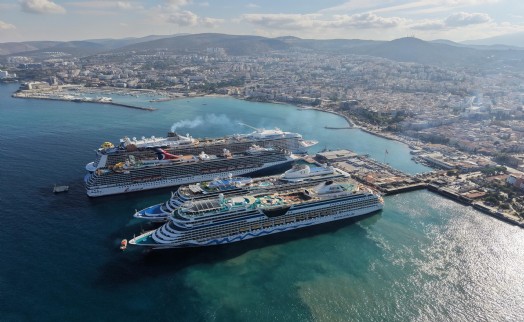 Kuşadası'nda denizden turist rekoru: 11 bin 811 ziyaretçi