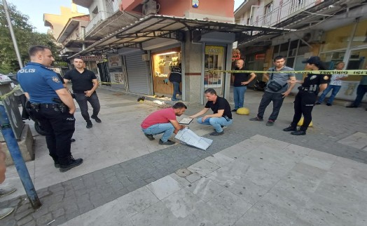 Kuyumcu dükkanında silahlı soygun girişimi: 2 yaralı