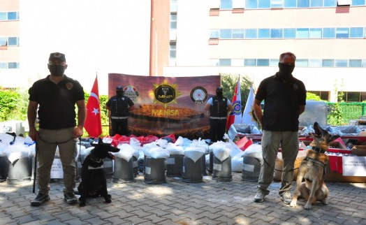 Manisa ve Mersin'de 1 milyar TL'lik uyuşturucu ağına darbe: 5 tutuklama