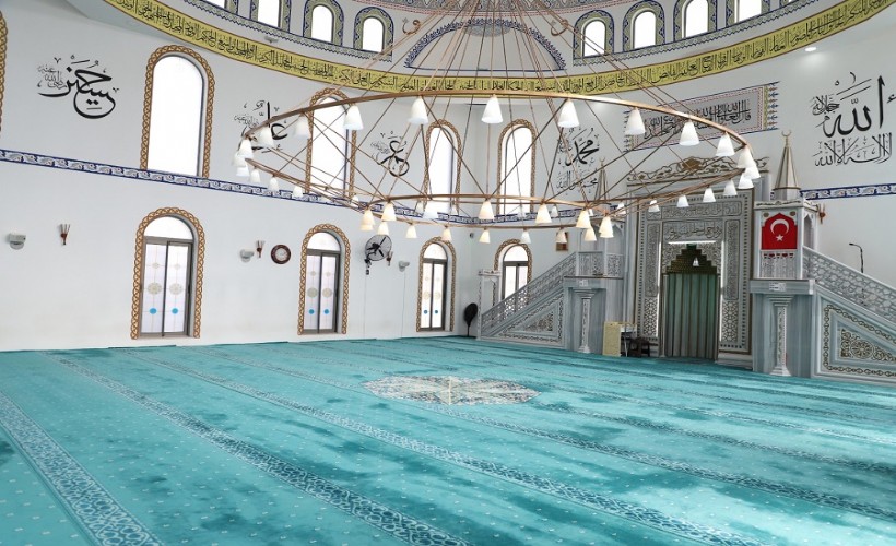 Menderes'te camilerde köşe bucak temizlik
